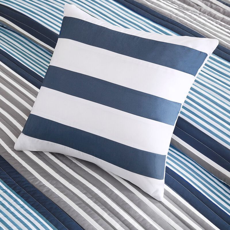Gracie Mills Aderyn Modern Reversible Quilt Set with Throw Pillows