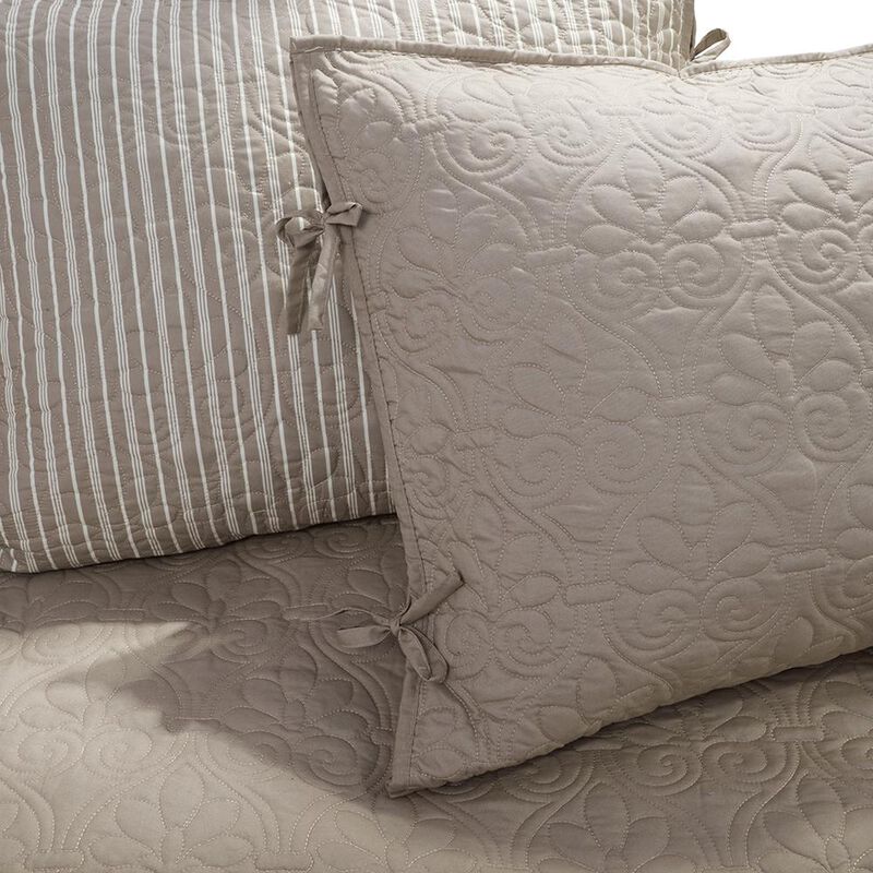 Belen Kox Quebec Reversible Daybed Cover Set, Belen Kox