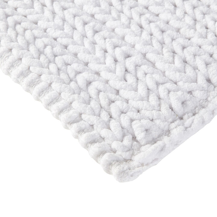 Gracie Mills Minnie Solid Cotton Chenille Chain Stitch Rug - 17x24"