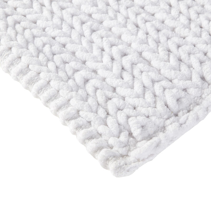 Gracie Mills Minnie Solid Cotton Chenille Chain Stitch Rug - 17x24"