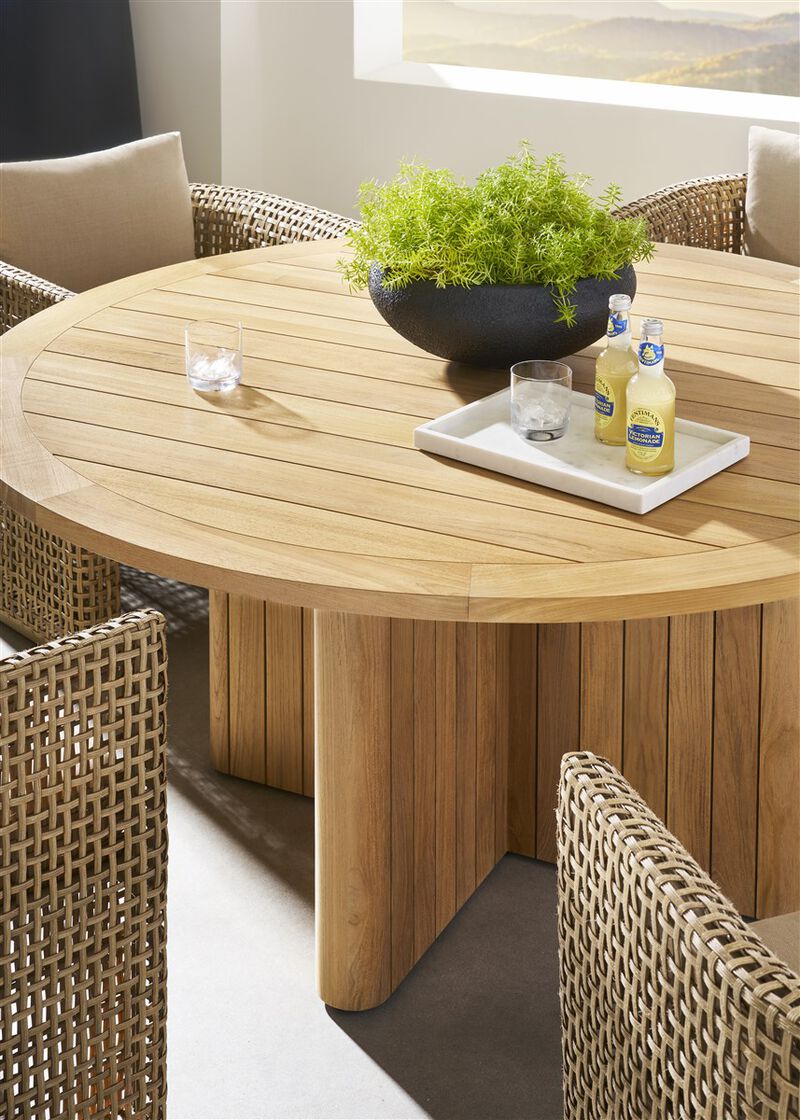 Horizon Outdoor Round Dining Table
