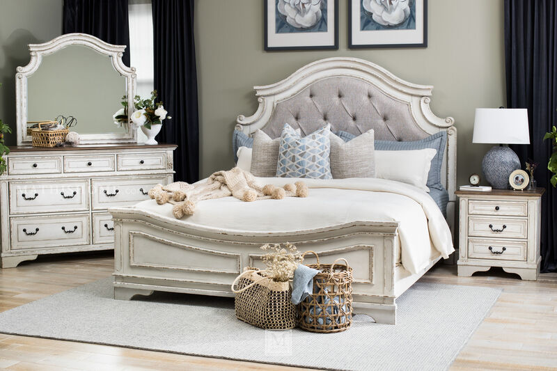 Realyn Full Panel Bed
