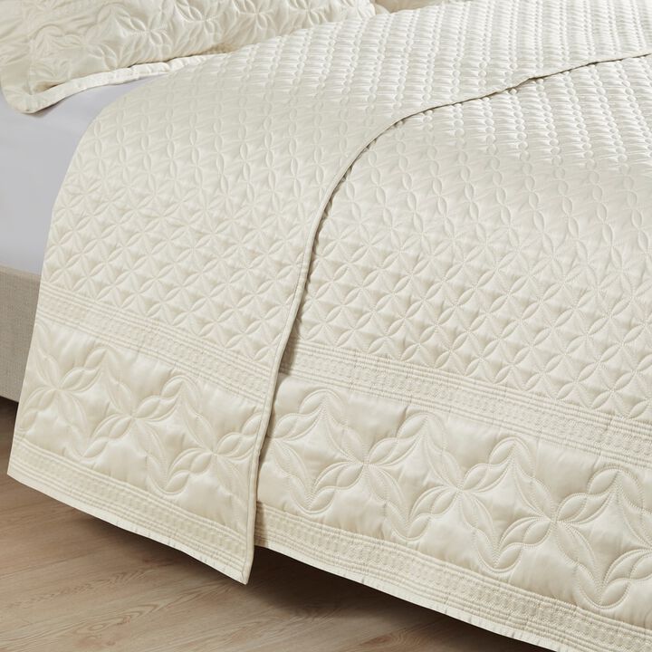 Gracie Mills Carney 3-Piece Neoclassical-inspired Quilt Set