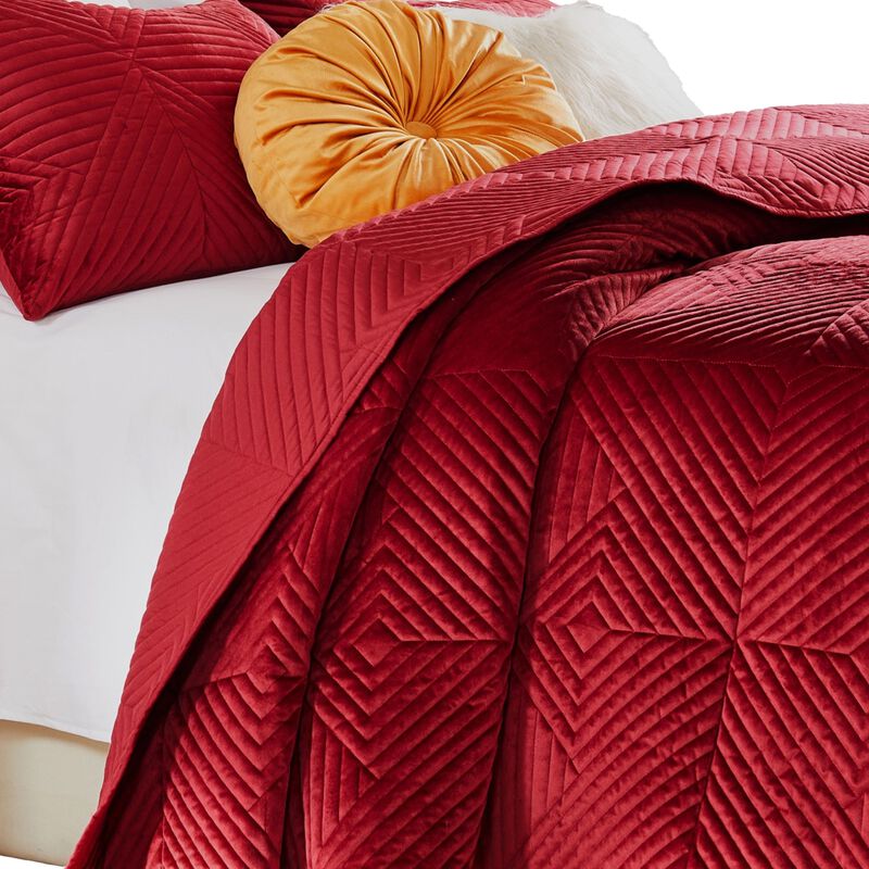 Ahab 3pc Full to Queen Quilt and Pillow Sham Set, Red Dutch Velvet Face