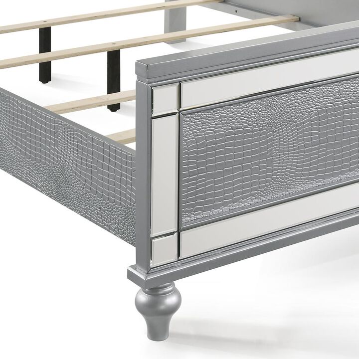 New Classic Furniture Furniture Contemporary Solid Wood 4/6 Full Bed in Silver