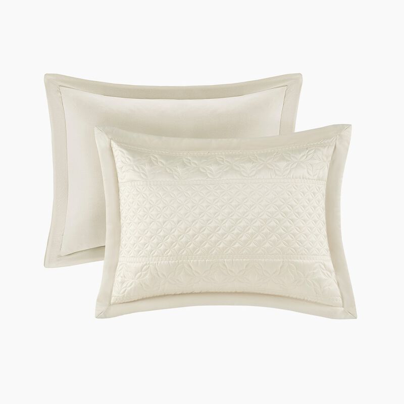 Gracie Mills Carney 3-Piece Neoclassical-inspired Quilt Set