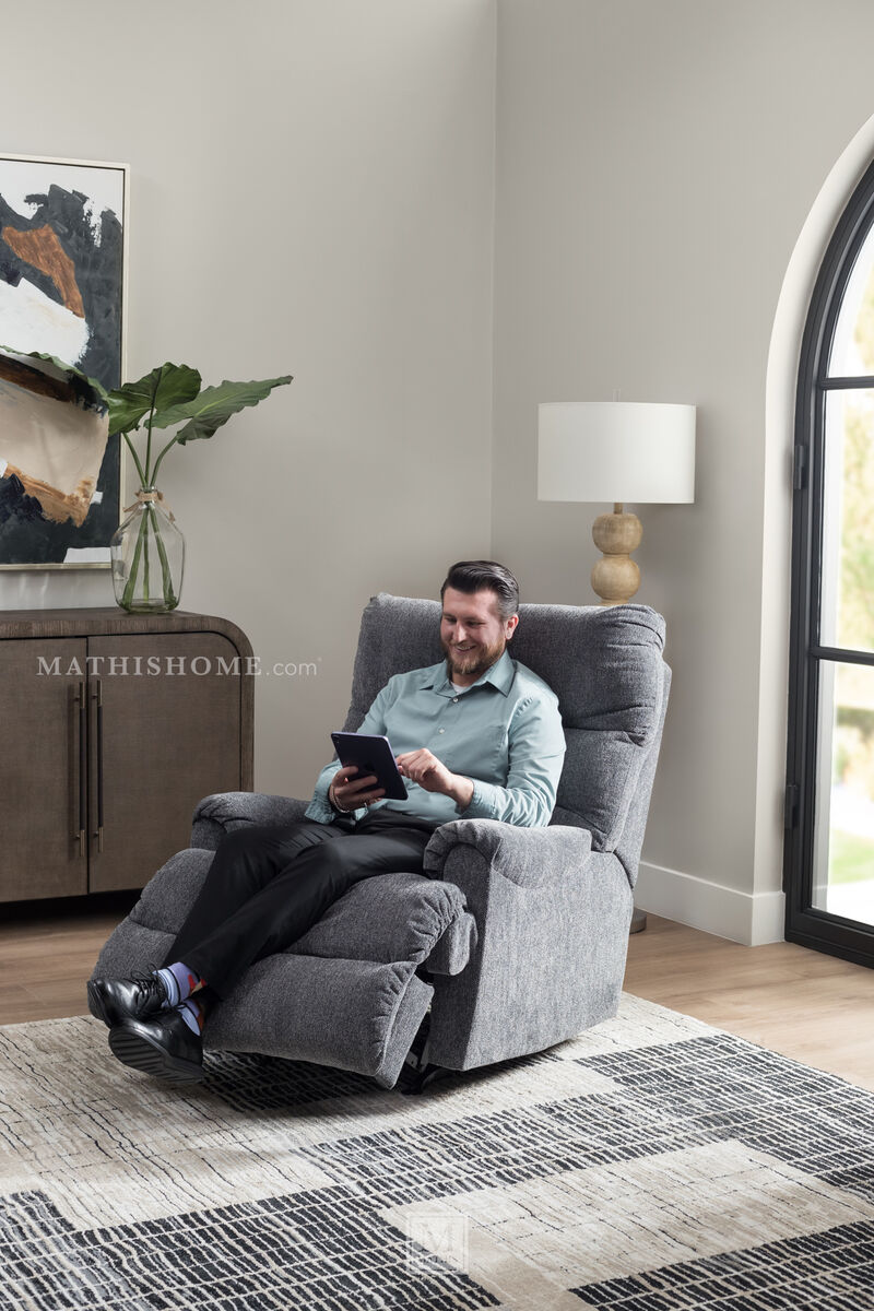 Vanguard Resolute 5'3" x 7'10" Rug