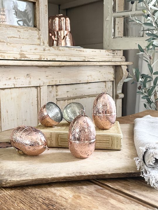 Coppermill Kitchen Vintage Inspired Etched Egg Ornament Set/4