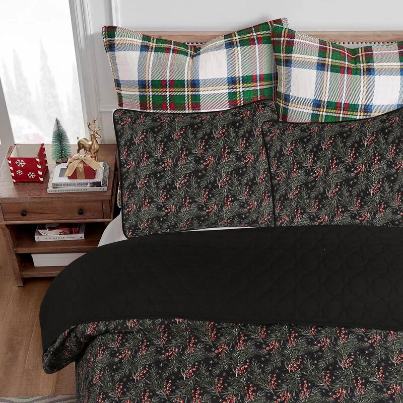 MarCielo 3 Pcs Christmas Vintage Quilt Bedspread Set Holiday Bedding Holly Berry Tree