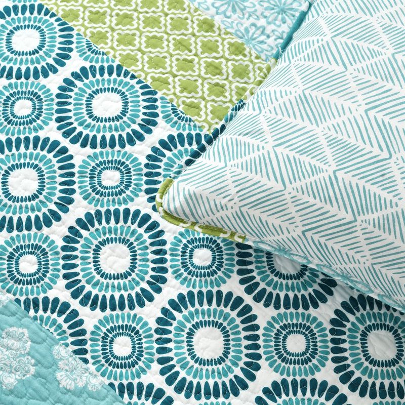 Hivvago King size Cotton 3 Piece Reversible Blue White Green Floral Damask Quilt Set