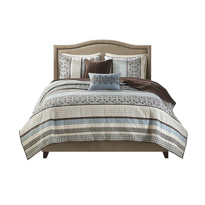 Gracie Mills Irmgard 5-Piece Reversible Jacquard Quilt Set with Throw Pillows