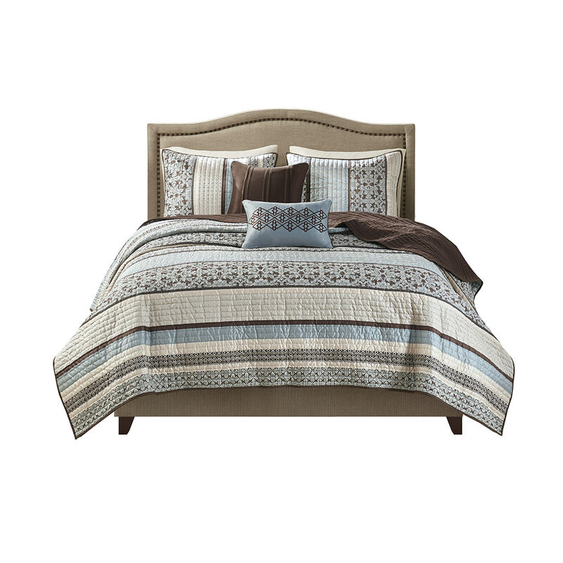 Gracie Mills Irmgard 5-Piece Reversible Jacquard Quilt Set with Throw Pillows