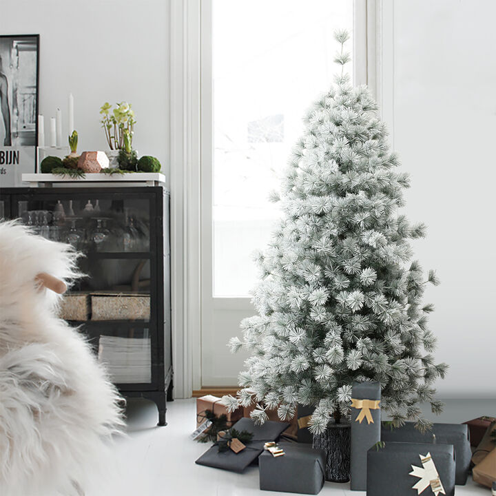 LuxenHome 5.5Ft Flocked Full Artificial Christmas Tree Potted