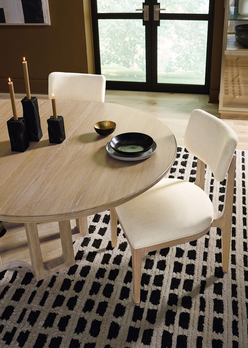 Banyon Bay Round Dining Table