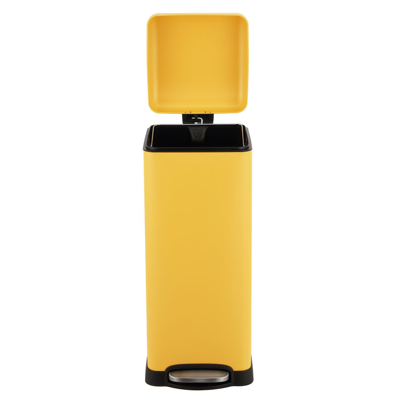 Betty Retro Step-Open Trash Can with Liners