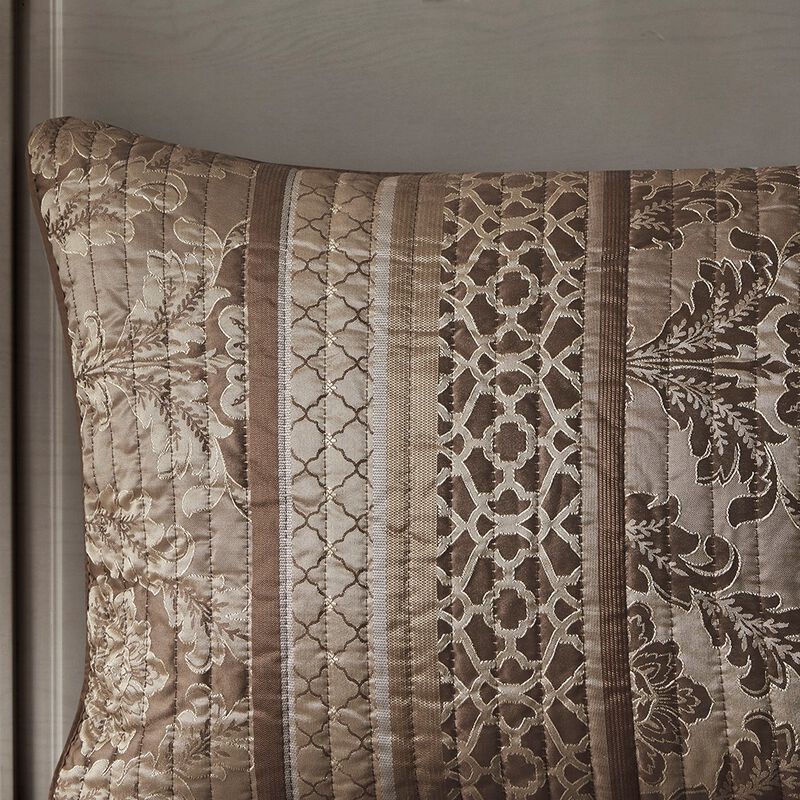 Gracie Mills Bruce 6-Piece Reversible Jacquard Quilt Set with Throw Pillows