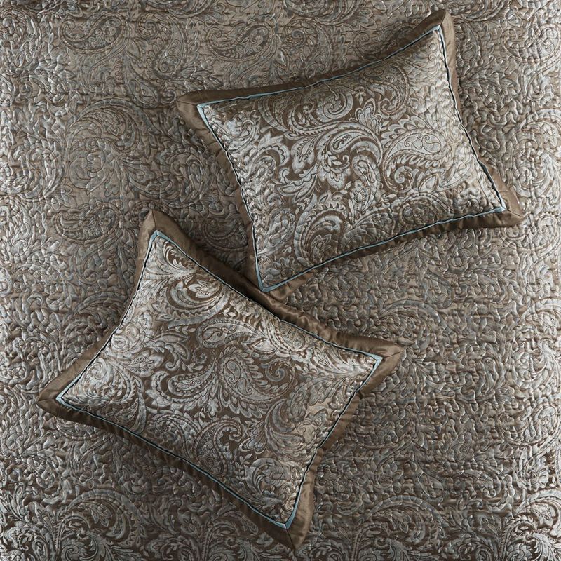 Gracie Mills Thornton 5-Piece Reversible Jacquard Bedspread Set with Throw Pillows