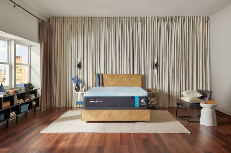 Tempur-Pedic Luxe Breeze Hybrid Mattress