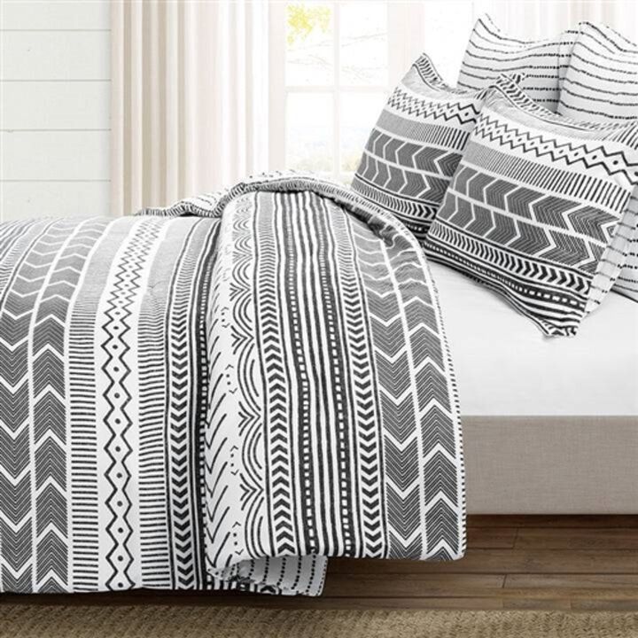 5-Piece Scandinavian Comforter Set – Chevron Pattern in Lightweight Soft Fabric