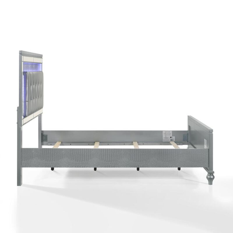 New Classic Furniture Furniture Contemporary Solid Wood 4/6 Full Bed in Silver