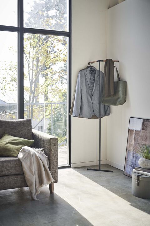 Corner Leaning Coat Hanger - Black